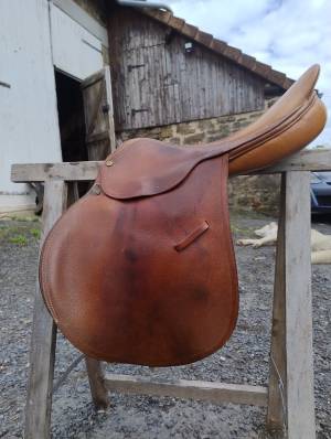 Selle en cuir 17 pouces sans marque