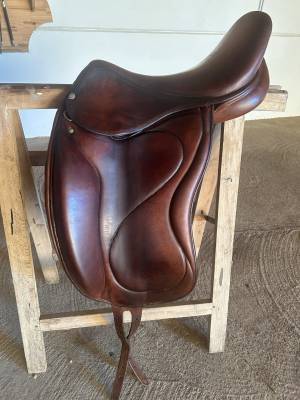 Belloir saumur dressage 17,5” marron