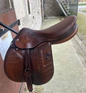 Selle renaissance siège plat 18 pouces