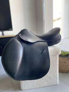 Selle d’obstacle antares noir 17,5