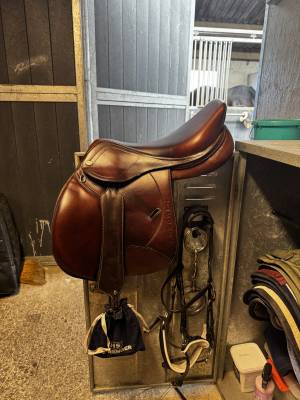 Selle ikonic jumping pro – taille 17” – excellent état