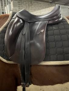 Selle de dressage monoquartier équipe olympia