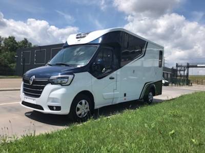 Kleine paardenvrachtwagen (b rijbewijs) ameline ameline haras 3 places master-165 cv -2.3l 2023 tweedehands