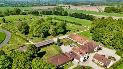 GOURNAY-EN-BRAY - RAVISSANTE PROPRIETE EQUESTRE