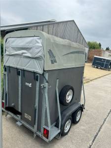 Van à vendre 2 chevaux + sellerie
