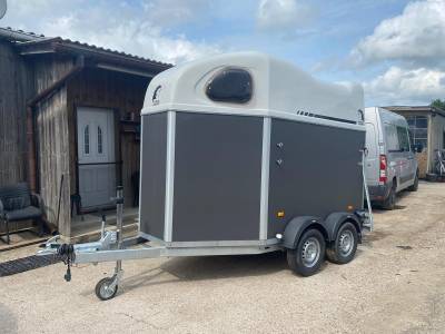 Van 2 places cheval liberte