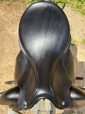 Selle de dressage childéric dnl 17,5 pouces