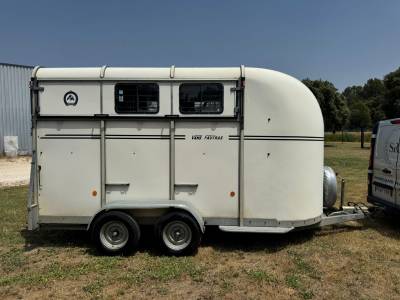 Horse trailer fautras  3 stalls 2007 used