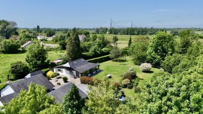 Honfeur - maison & gîte sur 2.700m2 de parc en lisière de rivi