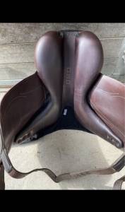 Selle de dressage devoucoux