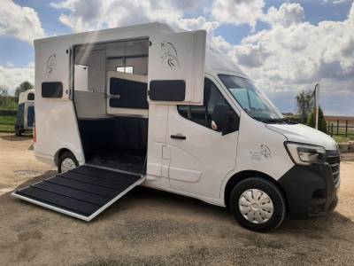 Van per cavalli renault master 2021 occasione