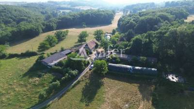 Propriété bâtie typique du sud corrèze en limite du lot