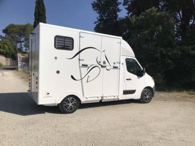 Camion chevaux renault master carrosserie chevaux neuve