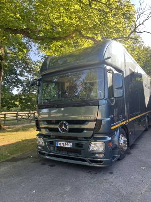 Camion per cavalli mercedes actros  2020 occasione