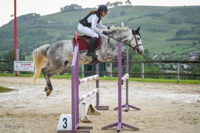 Ponette 6ans 1m46 