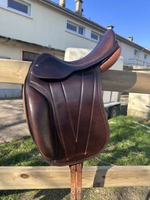 Selle de dressage 