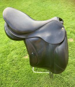 à vendre selle de dressage forestier modèle 