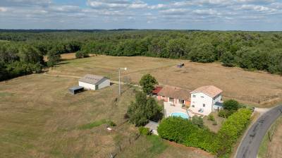 À 10 minutes de Saint-Médard-de-Guizières – Propriété a