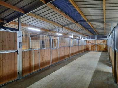 Lci-cheval | equestrian facilities > horse barns