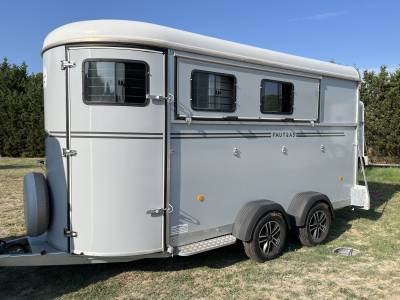 Horse trailer fautras  3 stalls 2023 used