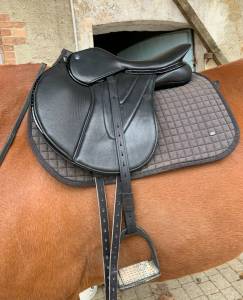 Wow saddles 17,5