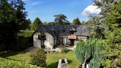 Jolie maison sur son parc arboré