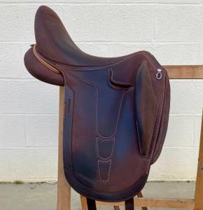 Selle de dressage 17.5 devoucoux