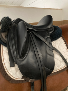 Vends selle de dressage