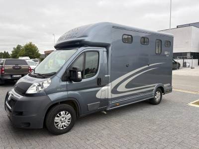 Camion pour chevaux peugeot 
