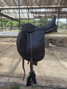 Selle dressage ikonic hybride ligth 18'