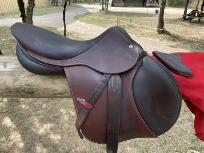 Selle équipe 17 pouces excellent etat