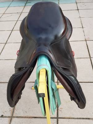Selle gbs semi-creuse 17 pouces marron