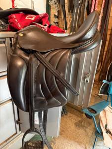 Selle de dressage 