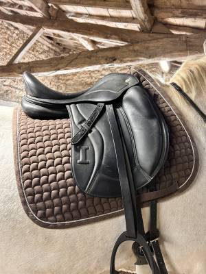 Sella da dressage ikonic 17