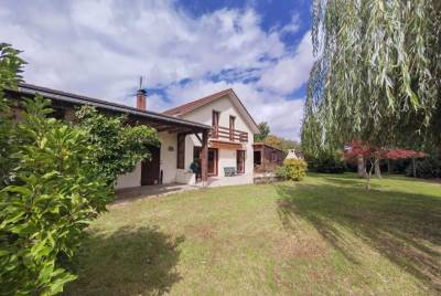 Maison avec box sur un terrain de plus de 5300 m2
