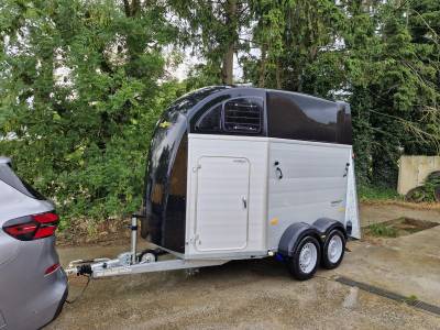 Van humbaur xhanthos aero 2 chevaux