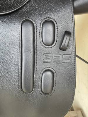 Selle gbs 18 pouces / quartiers 4 noire 