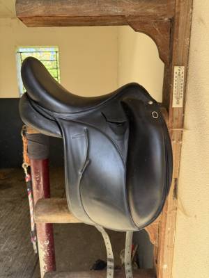 Sella da dressage devoucoux  17.5