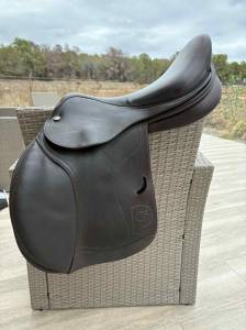 Pariani jumping saddle