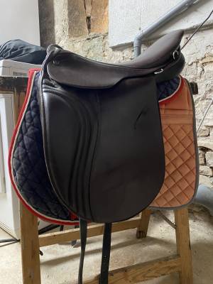 Selle typ islandais 17,5