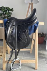 Sella da dressage cwd  17.5