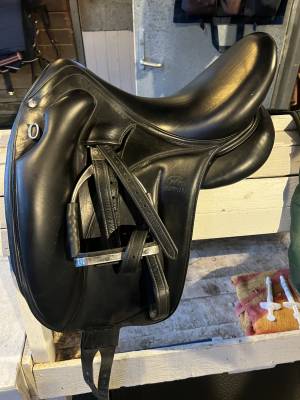 Selle de dressage devoucoux top état 