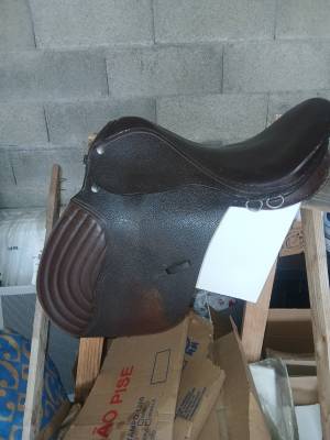 Selle appollo first 18 pouces couleur chocolat 