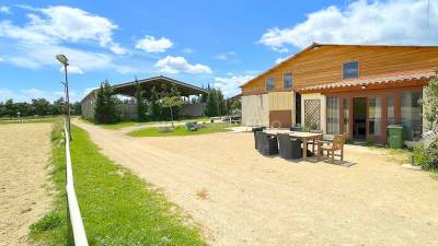 Provence- Belles écuries aux prestations completes