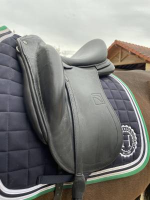 Selle dressage childeric modèle dpl 2 taille 17.5