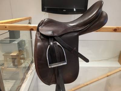 Selle mixte stübben aramis – 18 pouces – excellent état