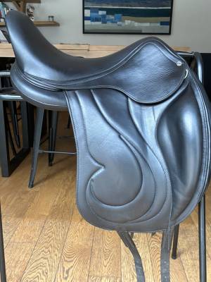 Sella da dressage antarès  17.5