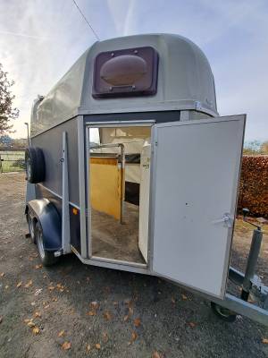 Van humbaur 2 chevaux