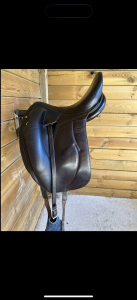 Selle devoucoux dressage taille 17 marron