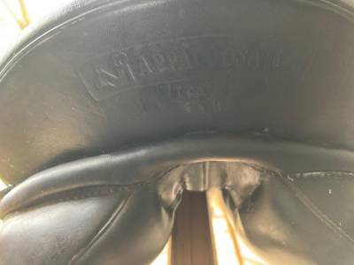 Selle de dressage noire prestige 17 pouces